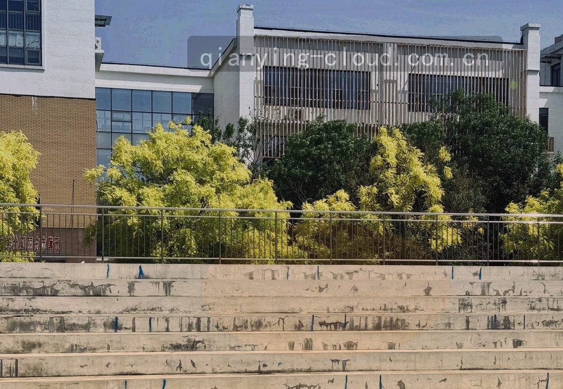 十二宫格式内容分类矩阵示意，每格一个抽象图形符号，用青瓷绿与朱砂红区分正常与异常类别